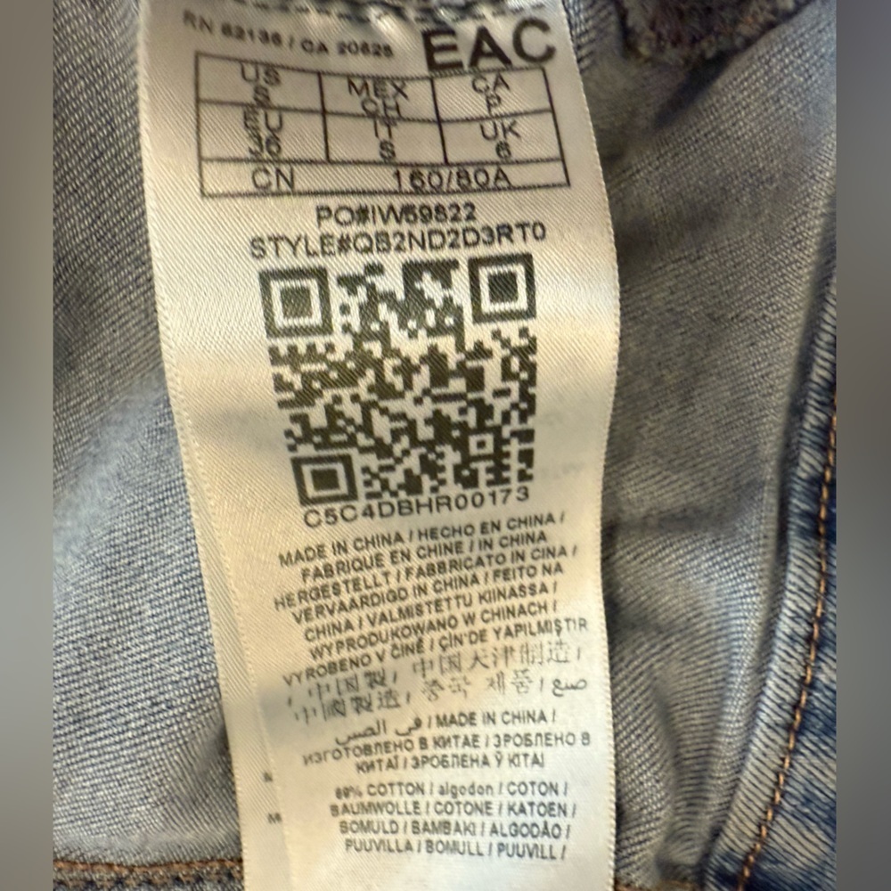 **GUESS Women’s Distressed Blue Denim Jacket – Size Small** - Picture 5 of 6